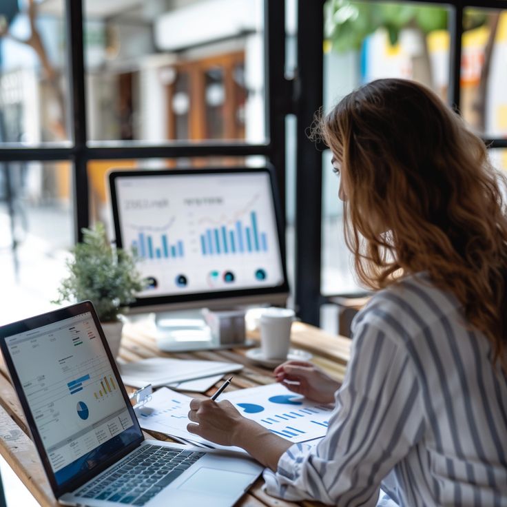 Schermo con testo e note di revisione